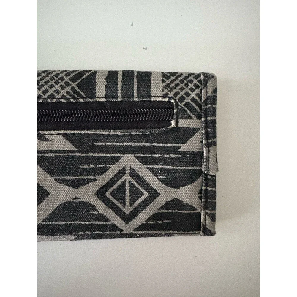 KAVU Trifold One Of A Kind Wallet Canvas Fabric Black Gray Aztec Print Nylon Int
